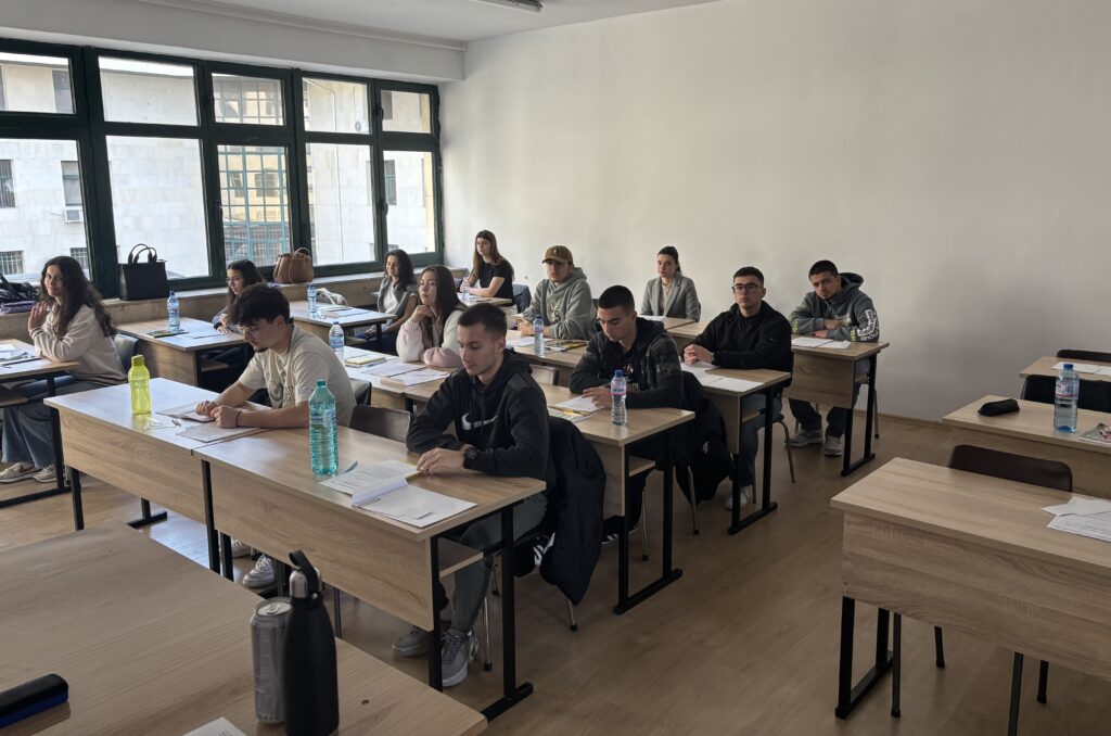 кандидат-студенти на предварителния изпит по математика 