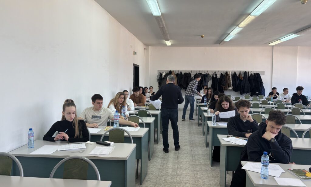 кандидат-студенти на предварителния изпит по математика 