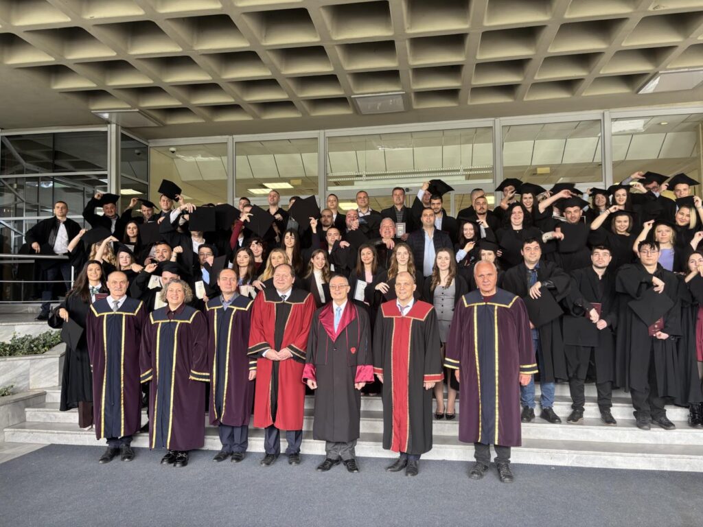 Обща снимка на Факултет по машиностроене и уредостроене