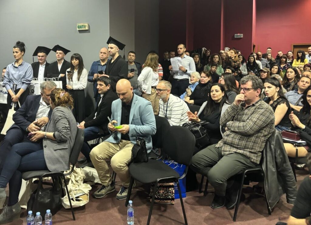 представители на фирми-партньори