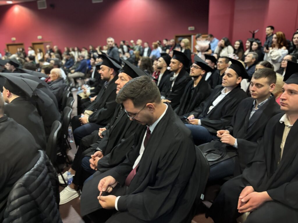 публика-абсолвенти