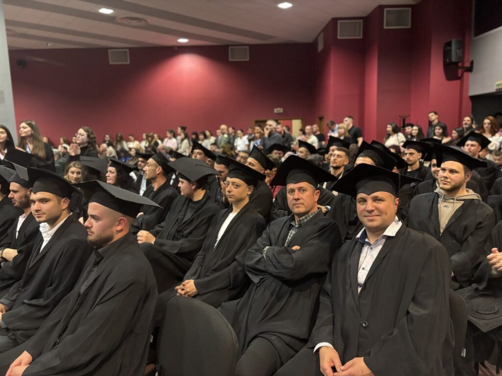 публика-абсолвенти