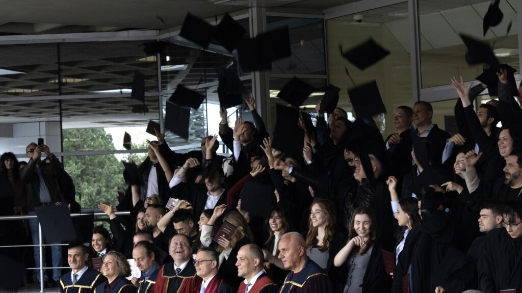 Тържествено хвърляне на академичните шапки-Факултет по машиностроене и уредостроене